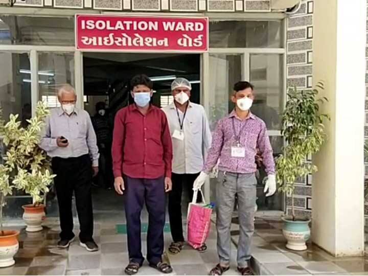 સુરેન્દ્રનગર જિલ્લા માટે રાહતના સમાચારઃ એક વ્યક્તિએ આપી કોરોનાને મ્હાત One person win against covid-19 in Surendranagar, now 20 active cases in district સુરેન્દ્રનગર જિલ્લા માટે રાહતના સમાચારઃ એક વ્યક્તિએ આપી કોરોનાને મ્હાત