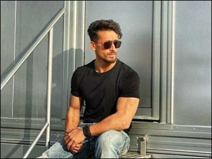 actor tiger shroff scared from heights watch ફિલ્મોમાં ઘાતક ફાઇટ કરનારા ટાઇગર શ્રોફને અસલ જિંદગીમાં આ નાની વાતથી લાગે છે ડર, વીડિયોમાં થયો ખુલાસો