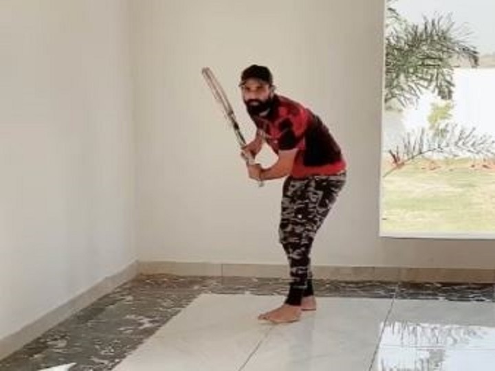mohammad shami posts batting skills video લૉકડાઉનમાં બૉલિંગના બદલે બેટિંગ કરતો દેખાયો મોહમ્મદ શમી, શોટ્સ ફટકારતો વીડિયો વાયરલ