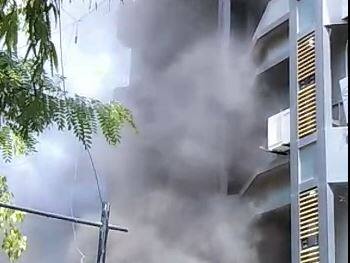 Fire broke out in Sakar-7 on Ashram Road in Ahmedabad અમદાવાદના આશ્રમ રોડ પર સાકાર-7માં લાગી ભીષણ આગ