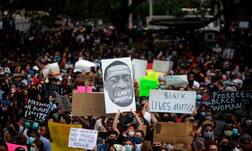 જ્યોર્જ ફ્લૉઇડ મોત પર બૉલીવુડ સ્ટાર્સની પૉસ્ટથી ભડકી આ અભિનેત્રી, બોલી- સાધુઓની હત્યા થઇ ત્યારે ક્યાં હતા?