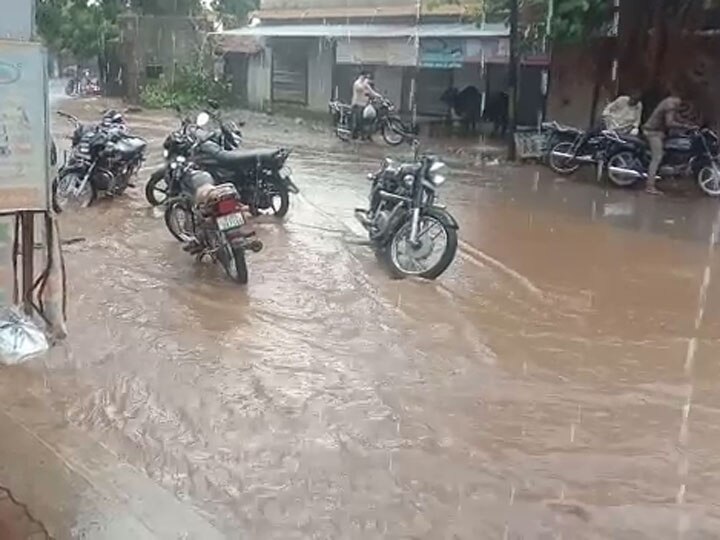 Heavy Rainfall started in different district at Saurashtra સૌરાષ્ટ્રના કયા-કયા જિલ્લાઓમાં વરસાદ ખાબક્યો, આ જિલ્લામાં વીજળી પડતાં વૃદ્ધના થયા આવા હાલ