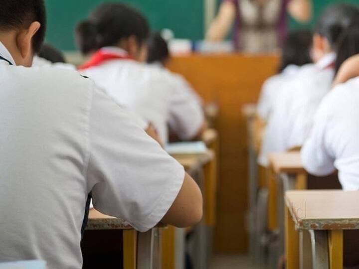 અમદાવાદની આ સ્કૂલે વિદ્યાર્થીઓની 17 મહિનાની ફી માફ કરી દીધી, 2021ના ઓક્ટોબર સુધી ફી નહીં લે Ahmedabad: JP High School has announced a full waiver in fees for Classes 1 to 8 from April 20 to October 2 અમદાવાદની આ સ્કૂલે વિદ્યાર્થીઓની 17 મહિનાની ફી માફ કરી દીધી, 2021ના ઓક્ટોબર સુધી ફી નહીં લે