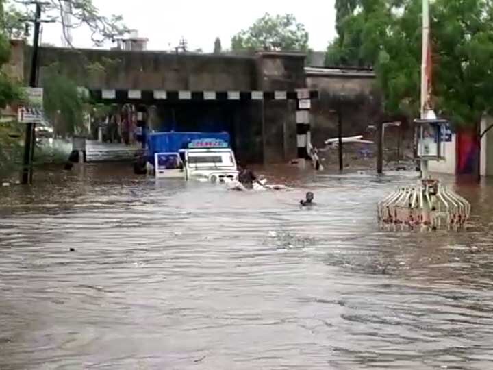 Heavy rainfall in Saurashtra : 3 Inch rains in Bhavnagar, 2.5 inch rains in Gondal during 1 hour  સૌરાષ્ટ્રમાં ધમાકેદાર વરસાદઃ ભાવનગરમાં 3 ઇંચથી વધુ વરસાદ, ગોંડલમાં એક કલાકમાં ખાબક્યો 2.5 ઇંચ વરસાદ