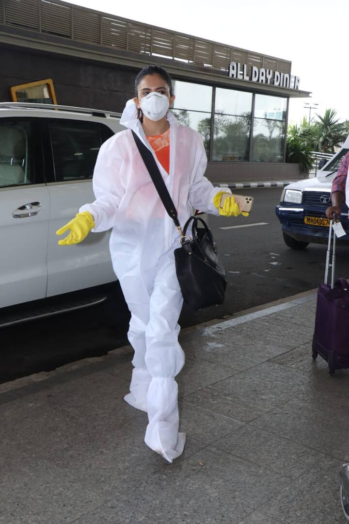 હાલમાં જ બોલીવૂડ એક્ટ્રેસ રકુલ પ્રીત સિંહ મુંબઈ એરપોર્ટ પર જોવા મળી હતી. (Photo Credit: Manav Manglani)