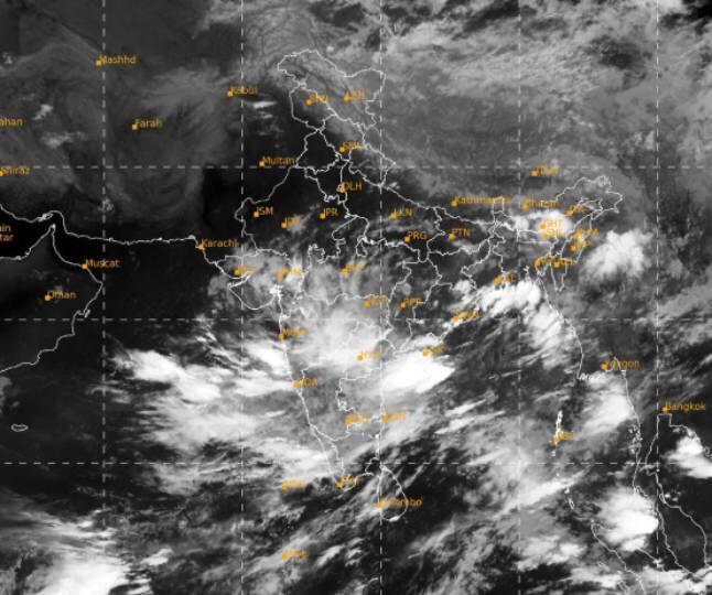 આજે ગુજરાતના આ વિસ્તારોમાં પડી શકે છે ભારે વરસાદ? હવામાન વિભાગે શું કરી આગાહી? જાણો Monsoon 2020 Update: Heavy Rainfall will be started in Gujarat on today આજે ગુજરાતના આ વિસ્તારોમાં પડી શકે છે ભારે વરસાદ? હવામાન વિભાગે શું કરી આગાહી? જાણો
