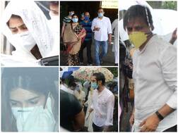 Photos: સુશાંત સિંહ રાજપૂતની અંતિમ ઝલક જોવા સેલેબ્સ ઉમટ્યાં, સુશાંતની ગર્લફ્રેન્ડ રિયા સહિત કયા-કયા સેલેબ્સે દુ:ખી જોવા મળ્યા?