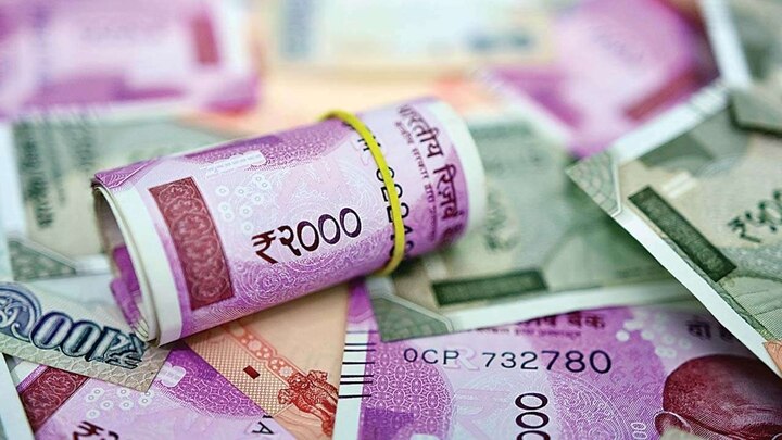 pib fact check the central employees salary hike was stopped by central government is fake news 'સરકારી કર્મચારીઓનો પગાર વધારો પણ સ્થગિત કરીને મોદી સરકારે આપ્યો બીજી મોટો ઝટકો', જાણો સરકારની સ્પષ્ટતા