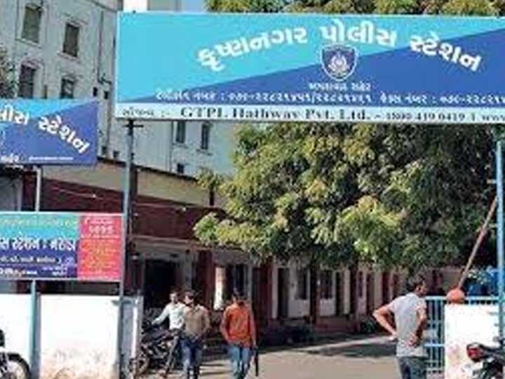 7 People arrested in Ahmedabad અમદાવાદમાં યુવતીઓને ડરાવી-ધમકાવીને દેહ વ્યાપાર કરાવતા 7 લોકોની પોલીસે કરી ધરપકડ