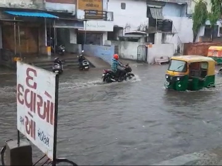 Now, heavy rainfall start in Ahmedabad city, watch area wise rain detail અમદાવાદમાં વરસાદની ધમાકેદાર એન્ટ્રીઃ જાણો કયા કયા વિસ્તારમાં શરૂ થયો વરસાદ?
