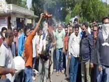 વડોદરા કોર્પોરેશનમાં સમાવાતા સેવાસી ગામના લોકોએ પૂતળા સગળાવી કર્યો વિરોધ