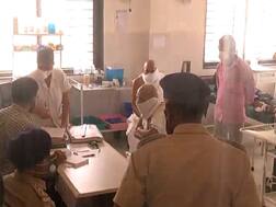 ઈડરના લંપટ જૈન સાધુએ ઘરમાં એકલી મહિલાને પલંગમાં નાખીને કરેલી કેવી વિકૃત હરકતો ?  ફરિયાદ થતાં પોલીસે શું કર્યું ?