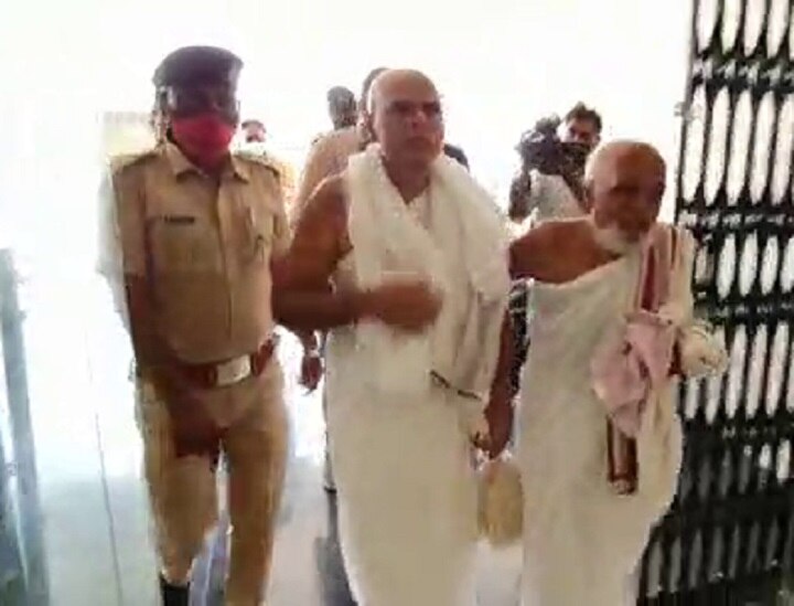 Idar Jain Sadhu case : court give bail to two jain sadhus  ઇડરના કામલીલાના કેસમાં બંને જૈન સાધુઓને કોર્ટમાં રજૂ કરાતા શું થયું? જાણો વિગત