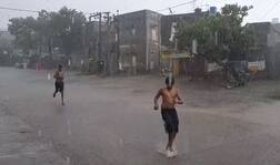 રાજકોટ શહેર સહિત ગોંડલ-જેતપુરમાં ભારે પવન સાથે ધોધમાર વરસાદ