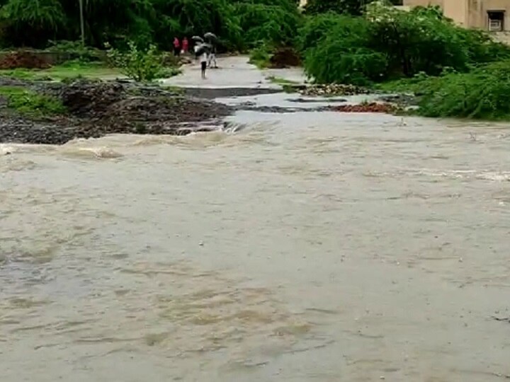 Heavy rainfall start in Saurashtra : 3.7 inch rains in Kalyanpur of Dwarka district  સૌરાષ્ટ્રમાં ધોધરમાર વરસાદઃ દ્વારકાના કલ્યાણપુર તાલુકામાં 3.7 ઇંચ વરસાદ ખાબક્યો, જાણો ક્યાં કેટલો પડ્યો વરસાદ?