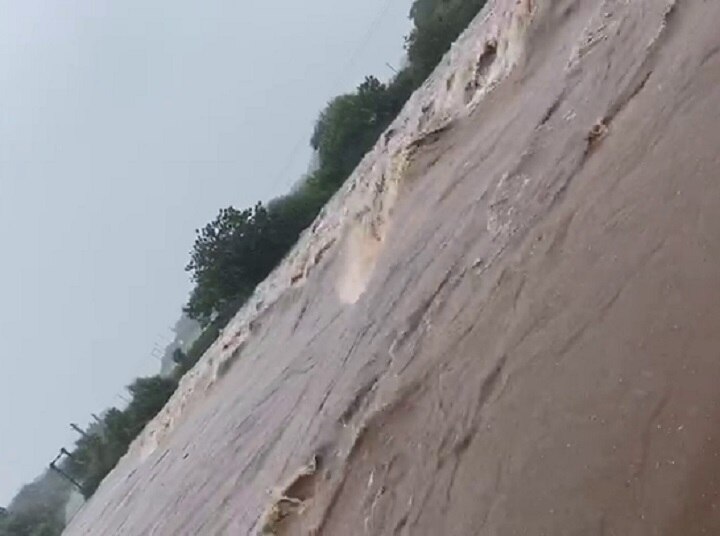 Rajkot heavy rainfall : Satavadi village disconnect after river overflow રાજકોટઃ સાતવડી નદી બે કાંઠે, કયું ગામ બન્યું સંપર્ક વિહોણું? જાણો વિગત