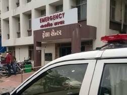 સુરતઃ નવી બની રહેલી કોવિડ-19 હોસ્પિટલના પાંચમા માળેથી નીચે પટકાતા એન્જિનિયરનું મોત
