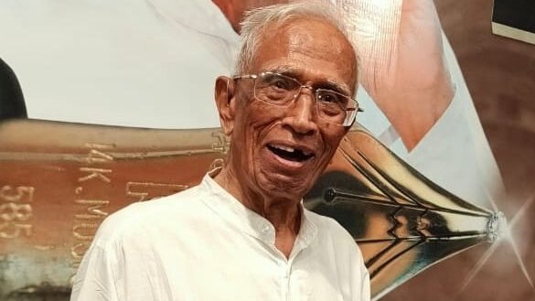 Padma shri nagindas sanghvi dies at the age of 100 ગુજરાતના જાણીતા કટાર લેખક અને પદ્મશ્રી નગીનદાસ સંઘવીનું નિધન, PM મોદીએ દુખ વ્યક્ત કર્યું