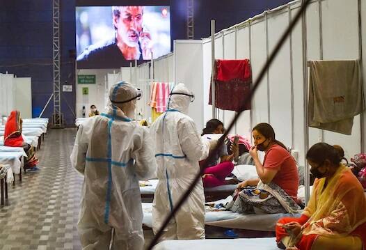 એક બીજા પિતા અને પુત્ર બન્ને હોસ્પિટલમાં દાખલ છે તો ઐશ્વર્યા અને દીકરી હોમ કોરેન્ટાઈનમાં રહેશે. નોંધનીય છે કે, અમિતાભ બચ્ચનની પત્ની જયા બચ્ચનનો કોરોના રિપોર્ટ નેગેટિવ આવ્યો છે.