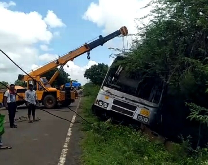 Junagadh ST bus accident near Keshod, no one injured  જૂનાગઢઃ કેશોદ પાસે બ્રેક મારતાં બસ ખાબકી ખાડામાં, જાણો વિગત