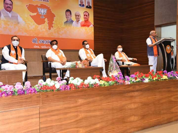 DyCM Nitin Patel made an important statement regarding Gujarat BJP President C R Patil નીતિન પટેલે કહ્યું, હું અને સી.આર.ભાઈ બન્ને વ્હાઈટ કપડાં પહેરીએ છીએ ને ઊંચાઈમાં પણ સરખા જ છીએ.....