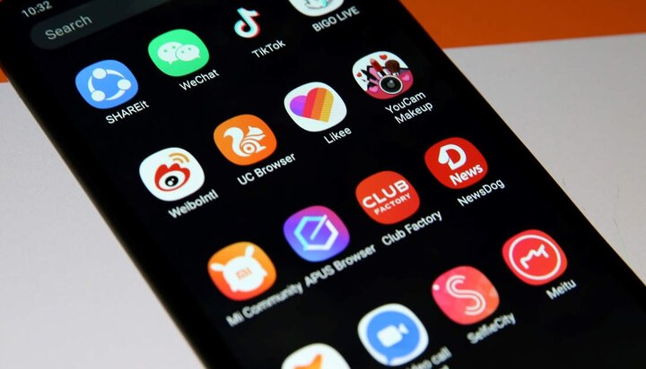 indian government banned these apps including chinas helo lite shareit lite ચીનને વધુ એક ઝટકો, હવે આ મોબાઈલ એપ્સ પર લગાવ્યો પ્રતિબંધ
