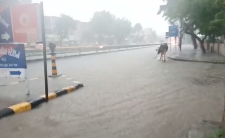 IMD Warning: Heavy rain will be start in Gujarat at next two days અતિભારે વરસાદને લઈને હવામાન વિભાગે શું કરી મોટી આગાહી? આ વિસ્તારોમાં પડી શકે છે ધોધમાર વરસાદ
