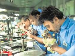 સુરતમાં કોર્પોરેશનના કયા આદેશના પગલે હીરા ઉદ્યોગની હાલત ખરાબ? લાખો રત્ન કલાકારો બેકાર, કામનાં પણ ફાંફાં