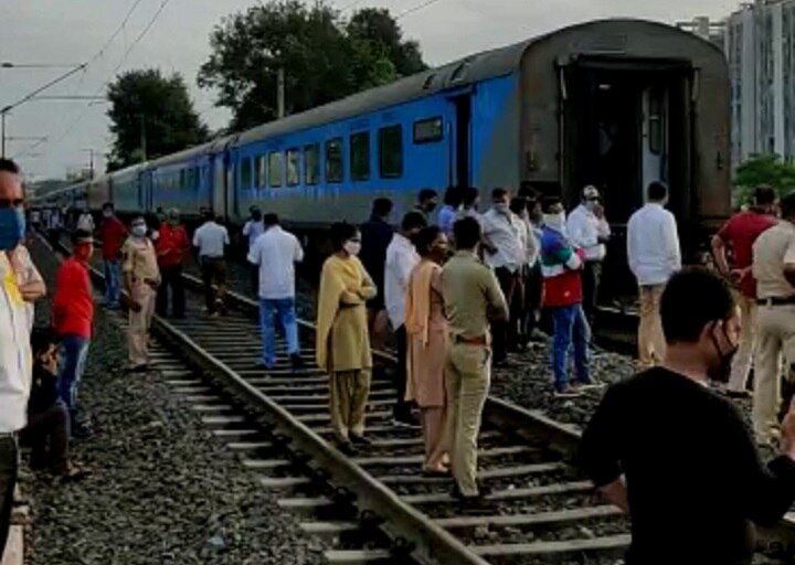 Karnavati express accident near Vadodara , no one injured  અમદાવાદથી મુંબઈ જતી કર્ણાવતી એક્સપ્રેસને વડોદરા પાસે નડ્યો અકસ્માત, જાણો વિગત