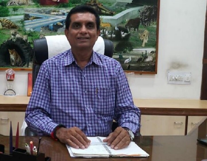 Rajkot deputy mayor Ashwin Moliya shifted hospital due to fall down in office રાજકોટઃ ડે. મેયરની તબિયત અચાનક લથડી, ચક્કર આવતા પોતાની ચેમ્બરમાં જ પડી ગયા