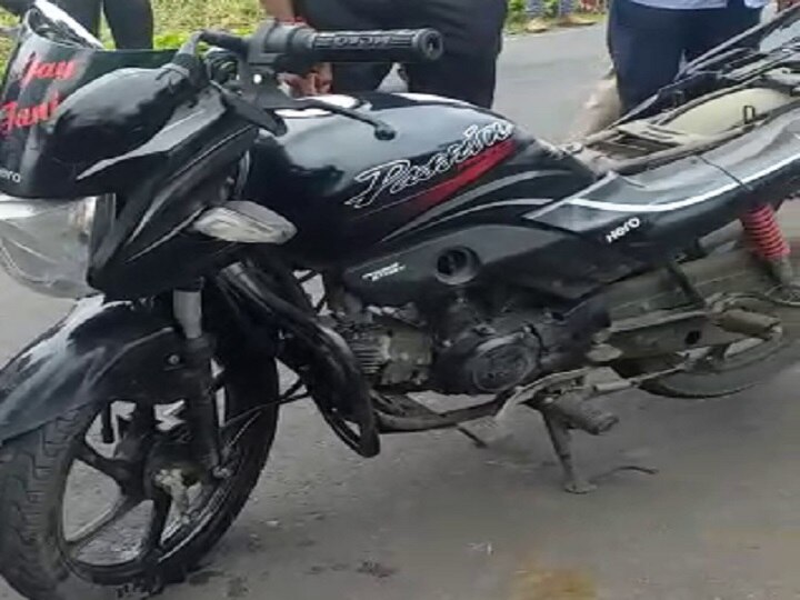 Two bike accident at Dandi near Surat, youth dead on the spot  સુરતઃ દાંડીમાં સામસામે બાઇક અથડાયા, યુવકનું મોત; પાંચ ઘાયલ