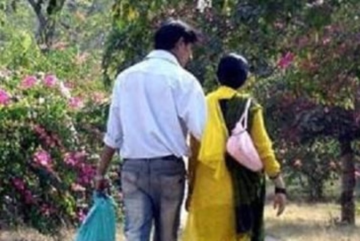 Surat woman police complaint against lover, Ahmedabad man say to woman he is Un-married  સુરતઃ લોકડાઉનમાં પતિ સાથે ઝઘડો થતાં પત્નીએ બાંધ્યા અન્ય યુવક સાથે સંબંધ, હોટલમાં તમામ હદો વટાવી ને પછી.....
