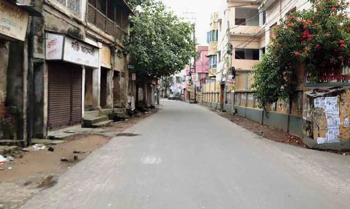 West Bengal : Nadia district to be under complete lockdown from friday midnight મમતા બેનર્જીએ આ જિલ્લામાં લાદયું અઠવાડિયાનું સંપૂર્ણ લોકડાઉન, જાણો કેવા આકરાં નિયંત્રણો મુકવામાં આવ્યા