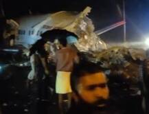 PHOTOS: દુબઈથી કાલીકટ આવી રહેલું એર ઈન્ડિયાનું વિમાન રનવે પરથી સ્લિપ થયું, વિમાનના થયા બે ટુકડા