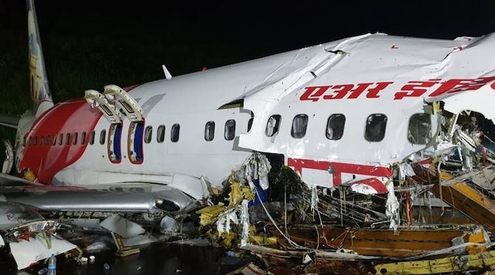 19 dead after Air India flight crashlands in Kozhikode, breaks into two કેરળ એર ઇન્ડિયા વિમાન દુર્ઘટનાઃ પાયલટ સહિત 19 લોકોના મોત, પીએમ મોદીએ વ્યક્ત કર્યું દુઃખ