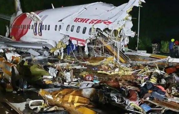  Amitabh Bachchan shah rukh khan mourn loss of life after air india plane crashes in kerala Kerala Plane Crash:અમિતાભ બચ્ચન, શાહરૂખ ખાન સહિતના આ બોલીવૂડ સ્ટાર્સે દુખ વ્યક્ત કર્યું