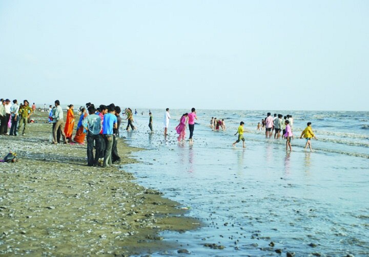People entry ban at Dumas beach of Surat due to hike covid-19 cases કોરોનાનું સંક્રમણ વધતા ગુજરાતનો કયો બીચ રજાના દિવસોમાં રહેશે બંધ? જાણો વિગત