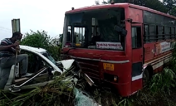 ST bus and car accident in Rajkot, girl and boy died in accident  રાજકોટઃ જૂનાગઢ હાઈવે પર એસટી-કાર વચ્ચે ગમખ્વાર અકસ્માત, યુવક-યુવતીનું મોત