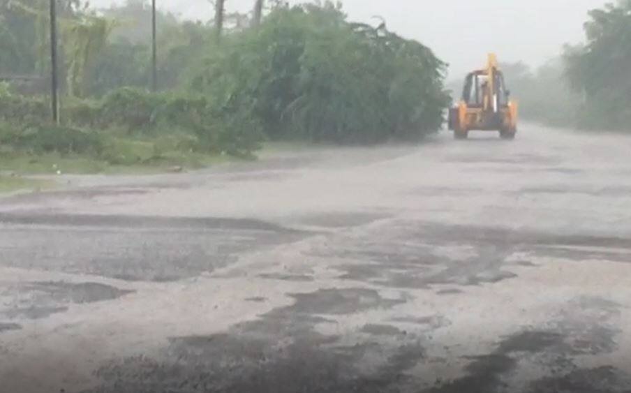 સાંજે 4 વાગ્યા સુધી રાજ્યના 107 તાલુકામાં પડ્યો વરસાદ, જાણો કઈ જગ્યાએ નોંધાયો સૌથી વધુ વરસાદ Gujarat rain details know latest figure from 6 am to 4 pm today સાંજે 4 વાગ્યા સુધી રાજ્યના 107 તાલુકામાં પડ્યો વરસાદ, જાણો કઈ જગ્યાએ નોંધાયો સૌથી વધુ વરસાદ