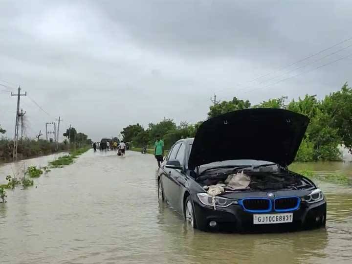 Heavy rainfall in Saurashtra and kutch ભુજ-કલ્યાણપુરમાં આભ ભાટ્યું તેવી સ્થિતિ, સૌરાષ્ટ્ર-કચ્છના બીજા કયા શહેરમાં ધોધમાર વરસાદ ખાબક્યો? જાણો