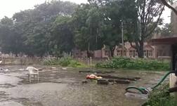 સુરતમાં કાળા ડિબાંગ વાદળો વચ્ચે સાર્વત્રિક વરસાદ, જાણો કયા કયા વિસ્તારોમાં પડ્યો વરસાદ