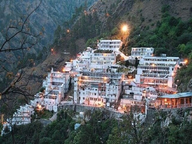 jammu kashmir 8 more priests corona positive at vaishno devi bhavan વૈષ્ણો દેવી ભવન પર 8 પુજારીને લાગ્યો કોરોનાને ચેપ, 16 ઓગસ્ટથી શરૂ થશે યાત્રા