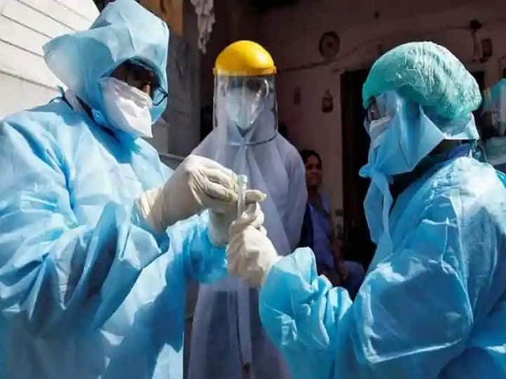 મોરબીઃ દંપતીને કોરોના પોઝિટિવ આવતાં એમ્બ્યુલન્સ ઘરે લેવા પહોંચી, પછી જે થયું તે વાંચી ચોંકી જશો Couple go away from home in Tankara, Morbi after covid-19 report arrived positive મોરબીઃ દંપતીને કોરોના પોઝિટિવ આવતાં એમ્બ્યુલન્સ ઘરે લેવા પહોંચી, પછી જે થયું તે વાંચી ચોંકી જશો