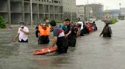 સુરતના ગોડાદરાની ખાડીમાં આવ્યું પૂરઃ નવનિર્મિત ઇમારતમાં 50થી વધુ લોકો ફસાયા, કયા નેતા આવ્યા મદદે?