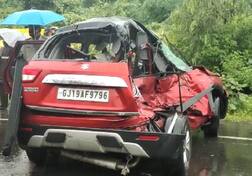 સુરતઃ કાર અને ડમ્પર વચ્ચે ગમખ્વાર અકસ્માત, નાયબ મામલતદાર અને તેમના પતિનું મોત