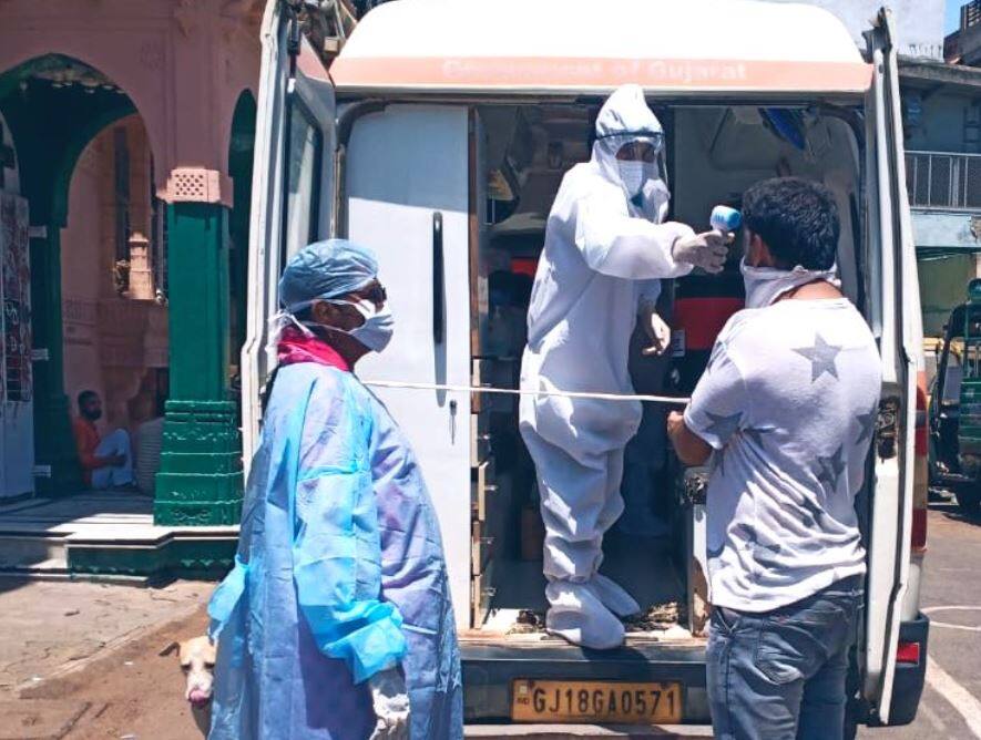 ગુજરાતમાં આજે 1033 કેસ નોંધાયા, 15 લોકોનાં મોત, કુલ મૃત્યુઆંક 2800ને પાર Gujarat Corona Update 17th August: Gujarat registered 1030 cases on Monday ગુજરાતમાં આજે 1033 કેસ નોંધાયા, 15 લોકોનાં મોત, કુલ મૃત્યુઆંક 2800ને પાર