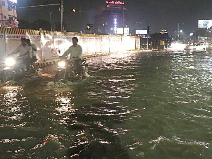 Heavy rainfall in Ahmedabad at last night મોડી રાતે અમદાવાદમાં ધોધમાર વરસાદ તુટી પડ્યો, કયા વિસ્તારમાં કેટલા ઈંચ વરસાદ ખાબક્યો? જાણો