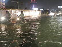 મોડી રાતે અમદાવાદમાં ધોધમાર વરસાદ તુટી પડ્યો, કયા વિસ્તારમાં કેટલા ઈંચ વરસાદ ખાબક્યો? જાણો