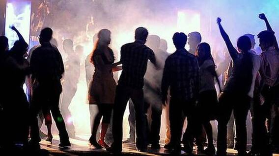 બૉલીવુડના ક્યા અભિનેતાના ઘરમાં રેવ પાર્ટી પર પડ્યો દરોડો? 3 વિદેશી લલના, લાખોનું ડ્રગ્સ પકડાયું, 23 લોકો જેલભેગા