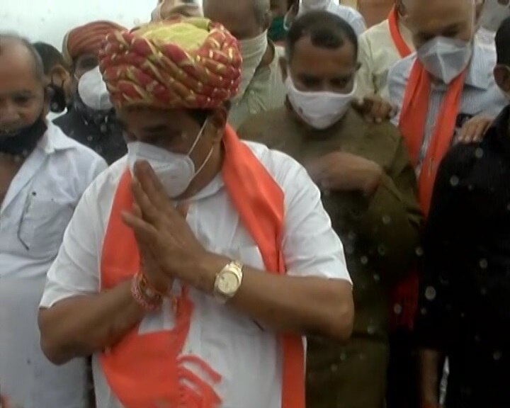 Gujarat BJP president CR Patil fever of workers and promise for ministers solve problem   C.R. પાટીલનો રૂપાણી સરકાર સામે મોરચો, કાર્યકરોને કહ્યુઃ  હવે સ્વર્ણિમ સંકુલ કે વિધાનસભાના ધક્કા ખાવા પડે તો મને સીધો ફોન કરજો....